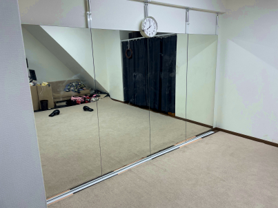 尼崎 キックボクシング ミラーでフォームを確認