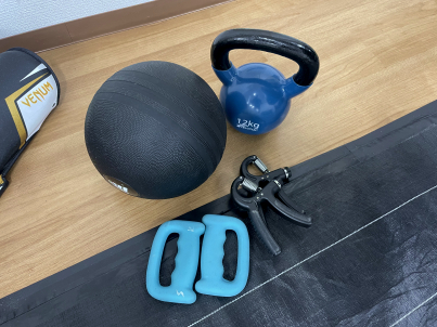 尼崎 キックボクシング トレーニング器具